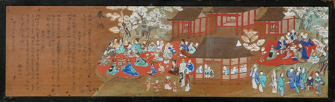 Ce sangaku donné au sanctuaire Isobe de Sabae, Fukui, pose la question de la quantité de sake consommée par les participants à la fête de la contemplation des fleurs. (Avec l’aimable autorisation du sanctuaire Isobe)