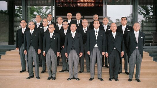 〈1972年の今日〉7月7日 : 田中角栄氏、54歳で首相に就任