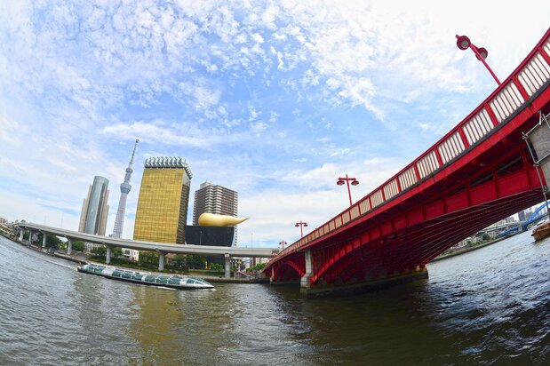 現在は、「浅草寺雷門から、スカイツリーへ向かう時に渡る橋」として、観光客に知られている吾妻橋