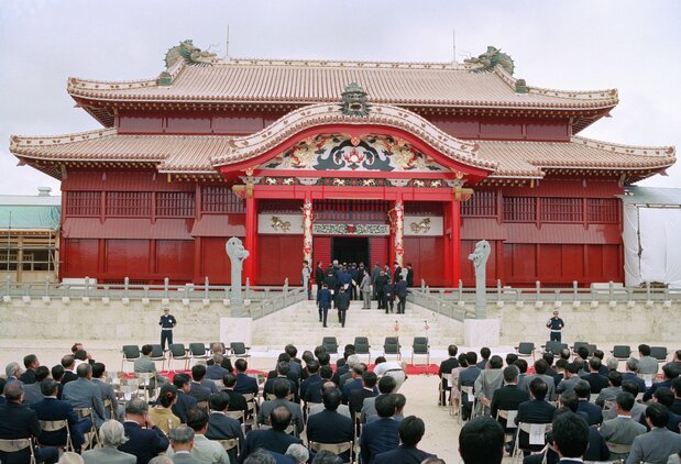 復帰20年を機に復元され、記念式典に合わせて公開された首里城正殿＝1992年5月15日、沖縄那覇市・首里城公園（時事）