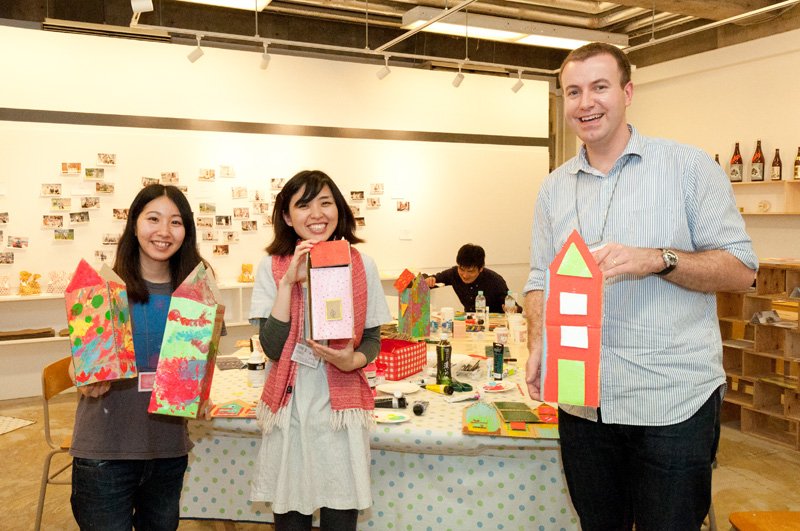 左からロッカクアヤコさん、タネマキ・プロジェクトを主催する今井 妃代子さんとマーク・カーフスさん