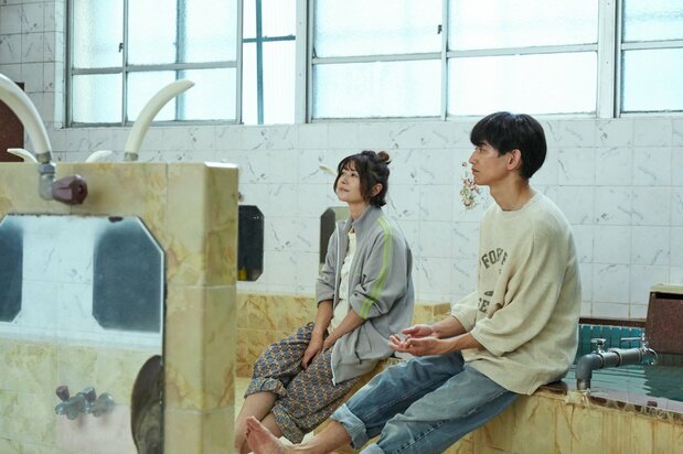 映画『アンダーカレント』。銭湯「月乃湯」を経営するかなえ（真木よう子）。夫・悟（永山瑛太）はある日突然いなくなった　©豊田徹也／講談社　©2023「アンダーカレント」製作委員会