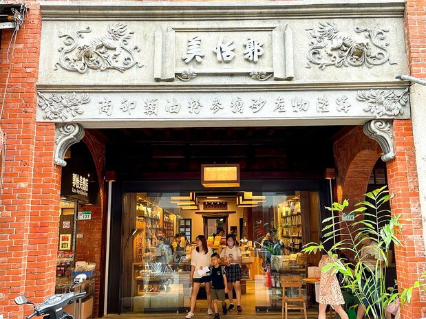 大稲埕では近年、都市再生が進み、新しいスタイルのカフェや書店が数多く登場している(筆者撮影)