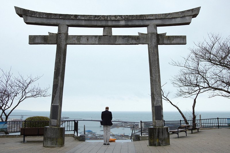Prince William overlooks the Ishinomaki devastation. (© Alfie Goodrich)