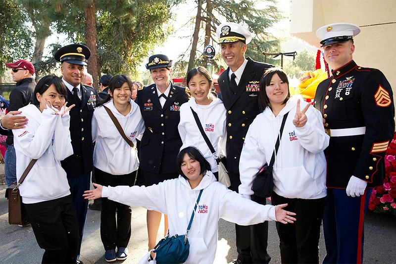 TOMODACHI program participants from Tōhoku meet Operation Tomodachi service members.
