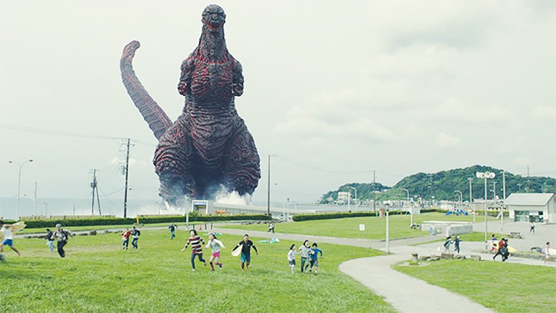 Avec une taille de 118,5m, le nouveau Godzilla est le plus grand de tous. Écrasant… (© 2016 TOHO CO., LTD.)