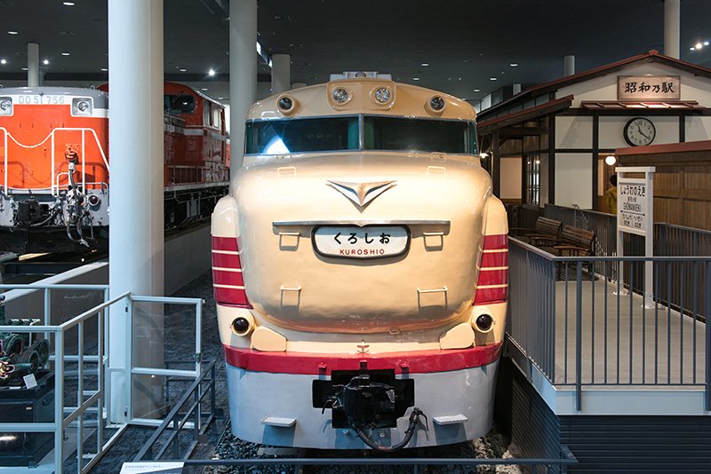 国鉄初の特急用ディーゼル車、キハ80系（1965年製）