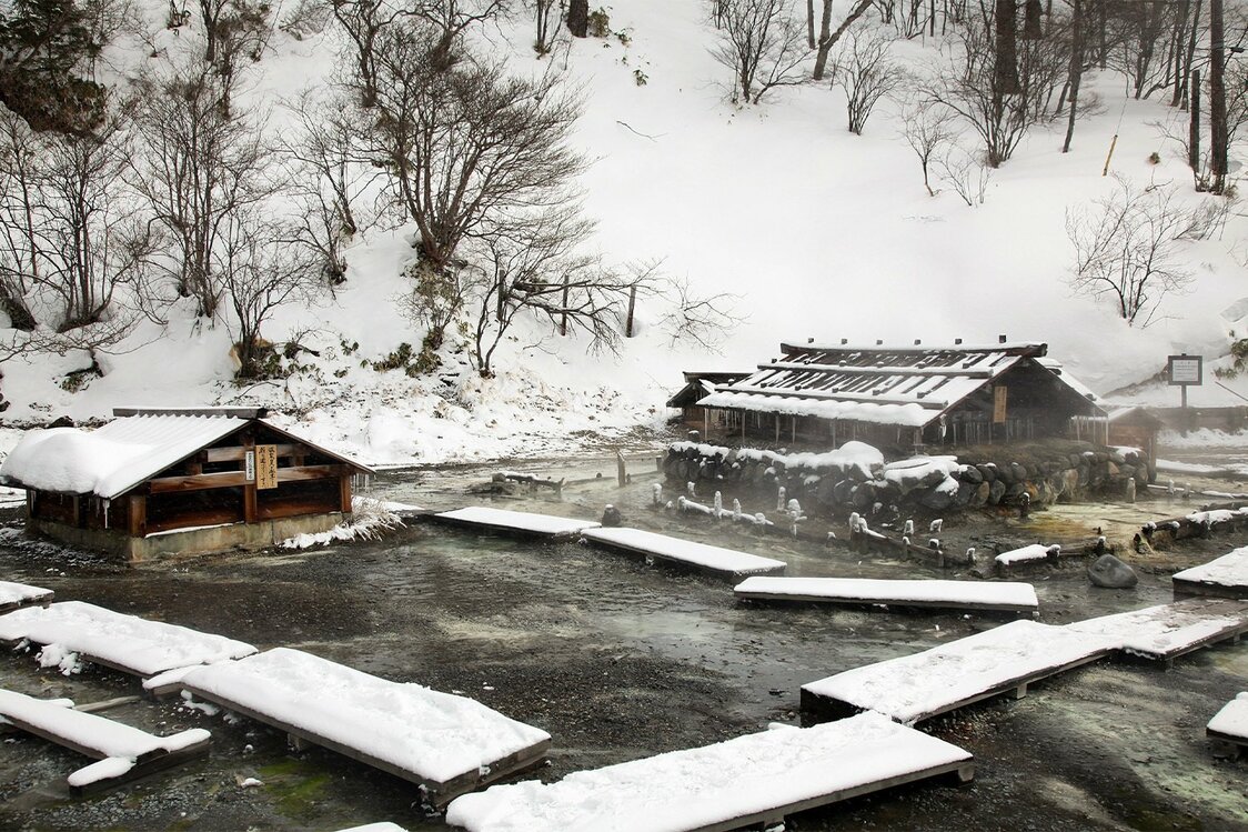 奥日光湯元温泉の源泉　写真：栃木県観光物産協会