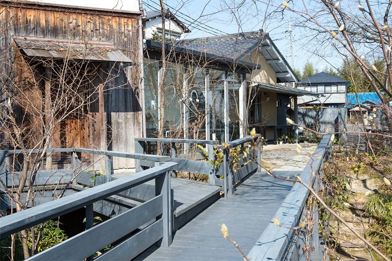 Akishino no Mori alberga el restaurante Nazuna y la galería Gessō.