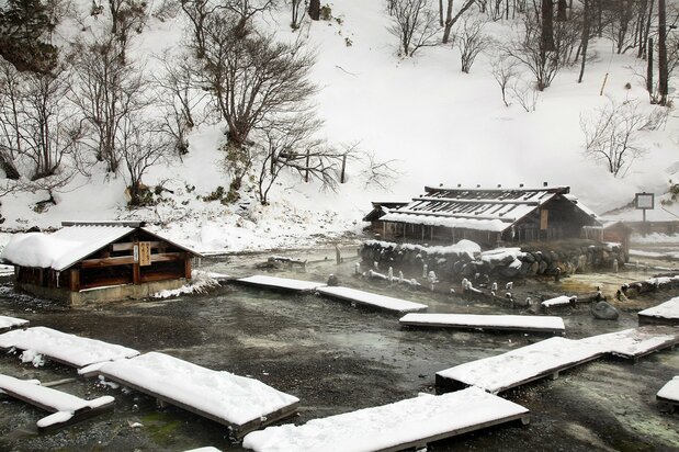 奥日光湯元温泉の源泉　写真：栃木県観光物産協会
