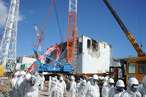The Fukushima Daiichi Nuclear Power Station, where recovery work is still underway and conditions remain unstable. (Photo courtesy of Fukushima Minpō Co.)