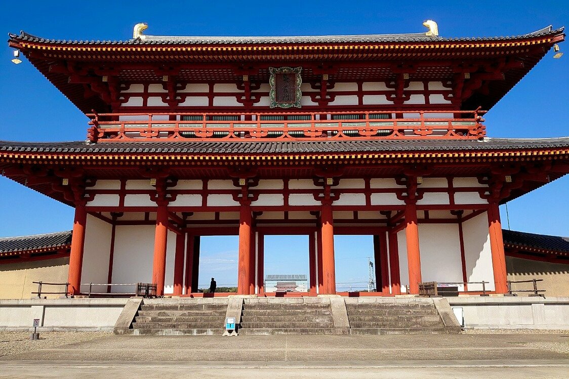 平城宫朱雀门正面（笔者摄影）