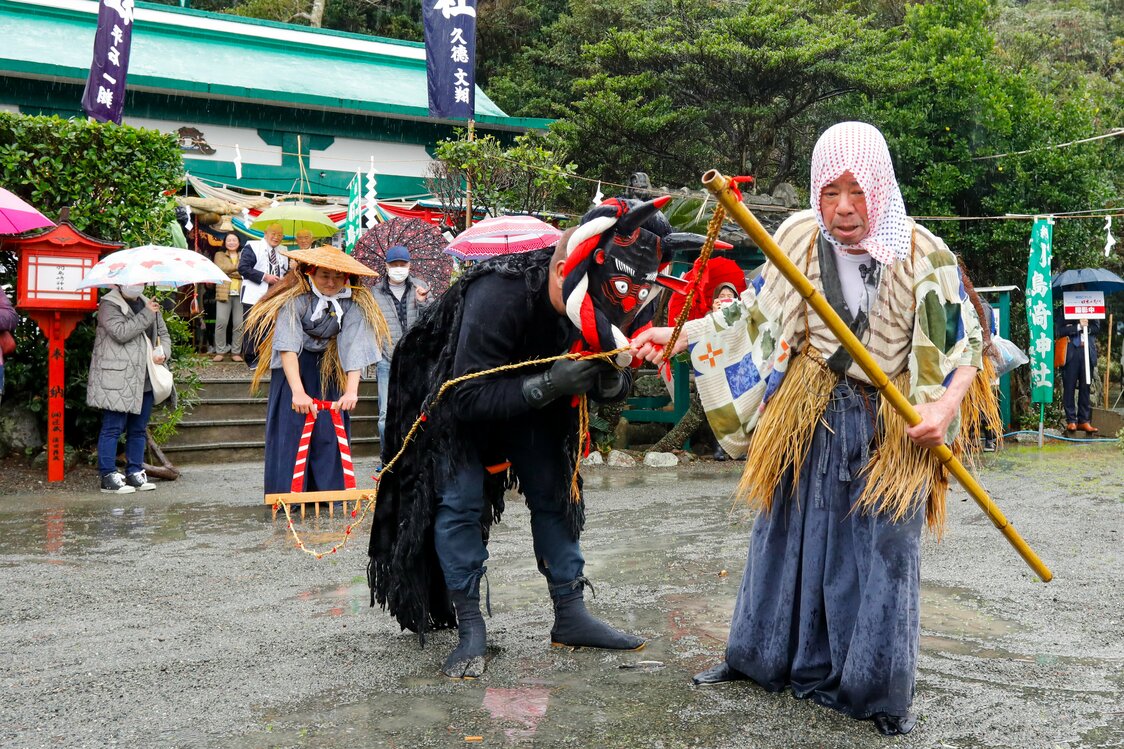 ユーモラスな芝居が見どころ