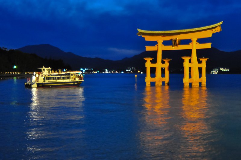World Heritage: Itsukushima Shrine (Time-Lapse Video)