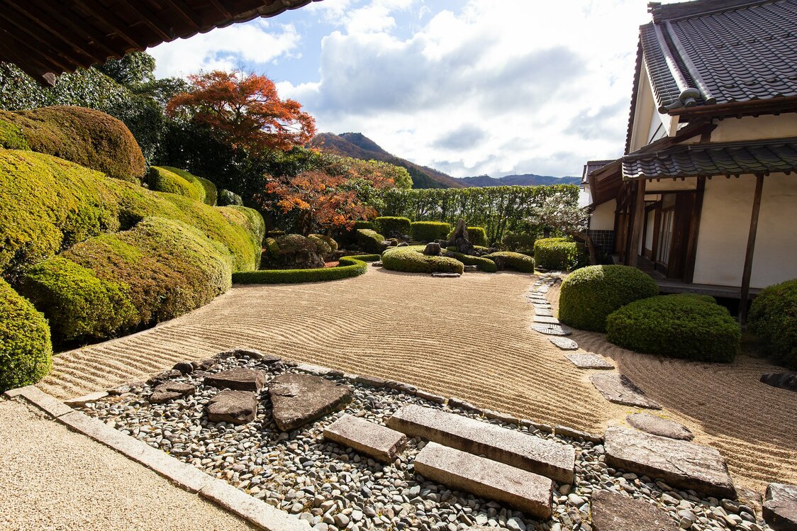 名庭園を眺めながら一休みするのはぜいたくな時間