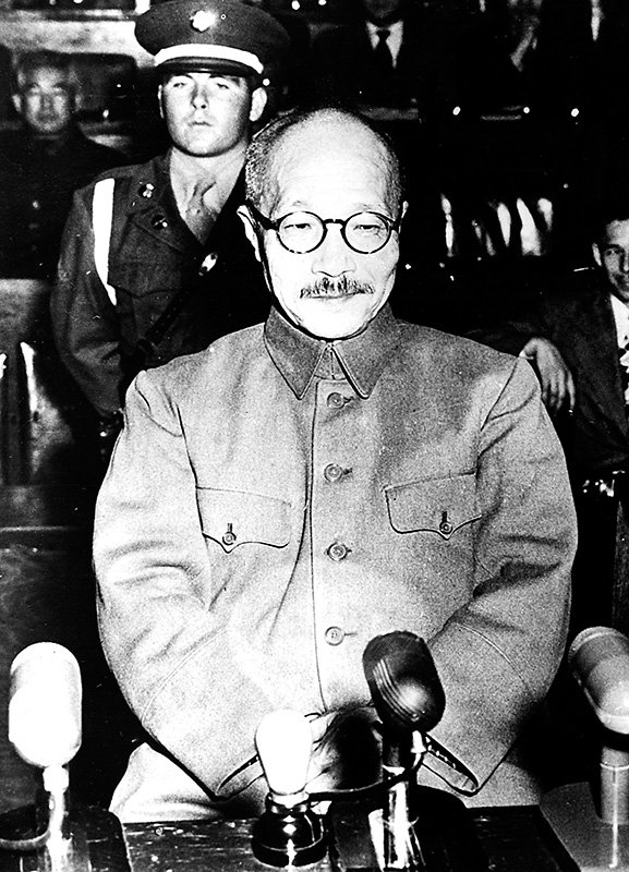 东京审判中的前首相东条英机（图片提供：Aflo）
