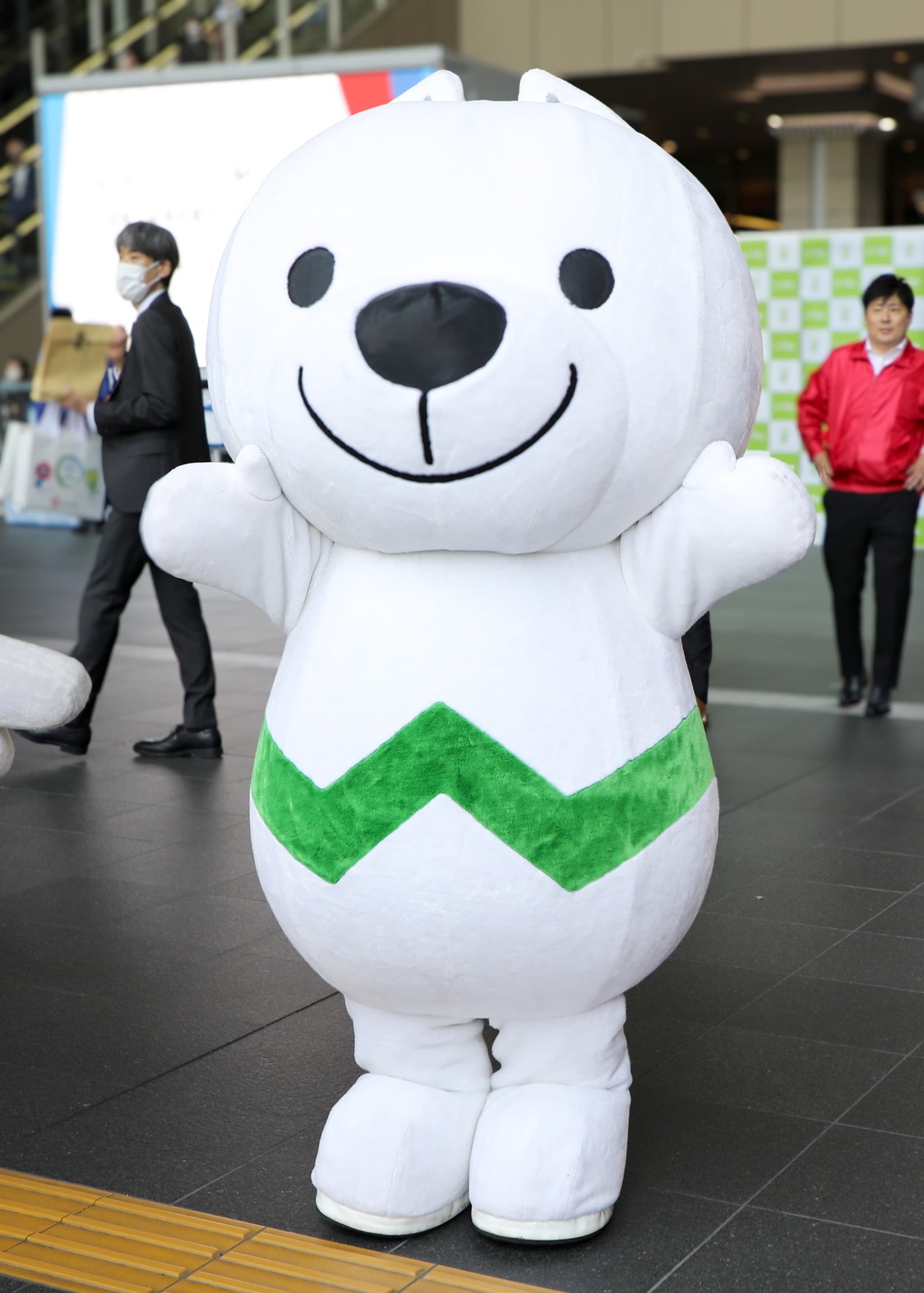 Wakayama’s Kii-chan character is a Kishū dog—the name of the province where the prefecture stands today was Kii or Kishū. The mascot design incorporates a “W” for Wakayama. (© Jiji)