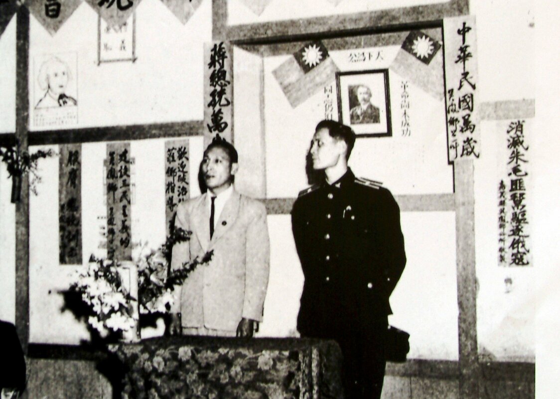 鄉長時代：吳鳳鄉長時代的高一生（左、高英傑提供）