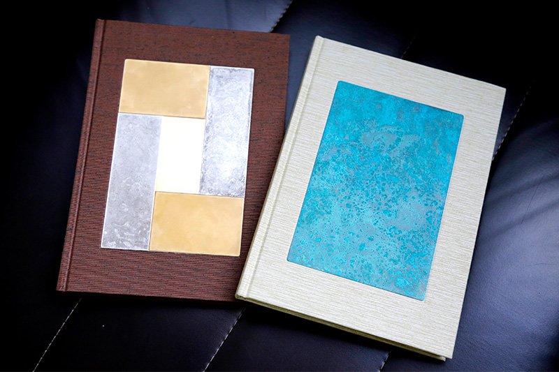 At ¥8,000 including its elegant carrying case, the Takaoka copperware notebook is expensive but artistic.