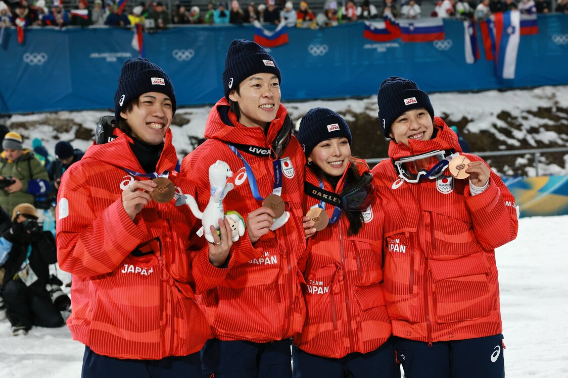 De gauche à droite&nbsp: Nikaidô Ren, Kobayashi Ryôyû, Takanashi Sara et Maruyama Nozomi. (© Reuters)