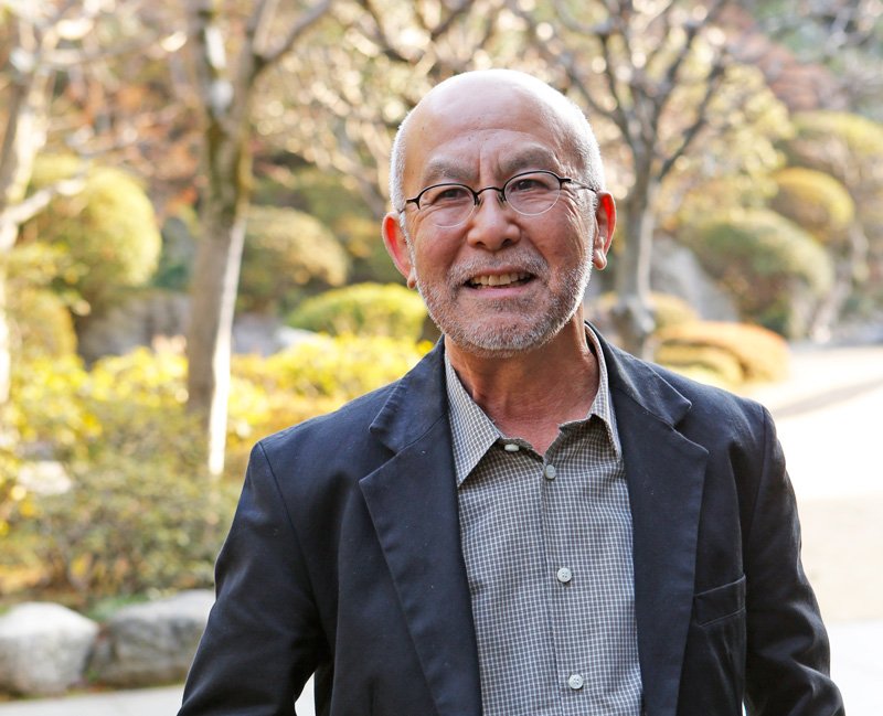 Elmer Luke, el editor que ayudó a Murakami Haruki a dar el salto internacional.