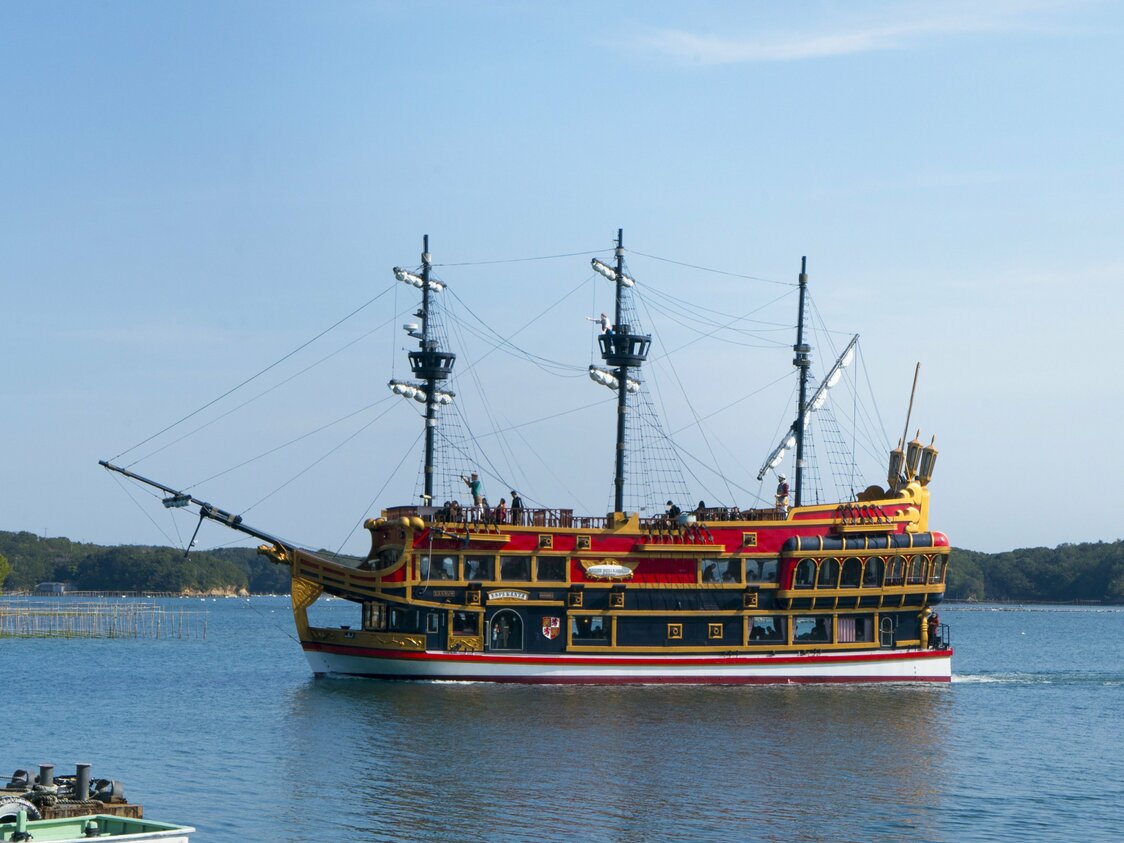 El velero Esperanza del Kashiko-jima España Cruise. La tarifa es de 1.600 yenes para los estudiantes de secundaria en adelante y de 800 yenes para los estudiantes de primaria.
