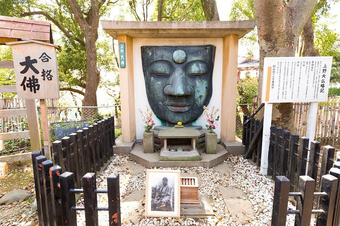 El Gran Buda de Ueno es un lugar muy popular entre los estudiantes que van a presentarse a exámenes, ya que se considera un lugar de buen augurio porque su cabeza “ya no puede caerse más”. (Pixta)