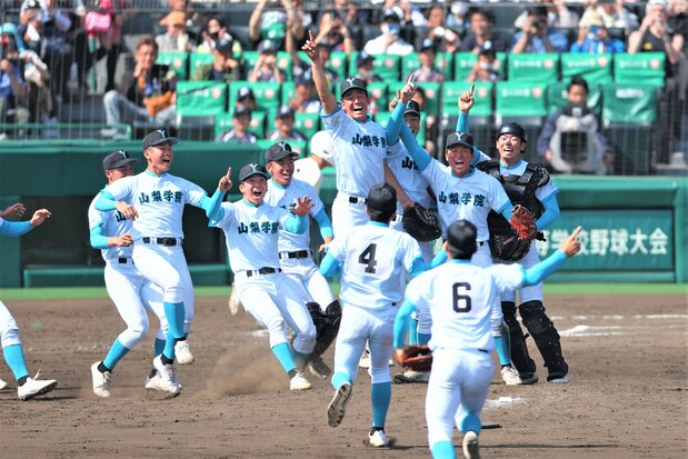 决赛中，山梨学院在落后2分的情况下逆转获胜（时事社）