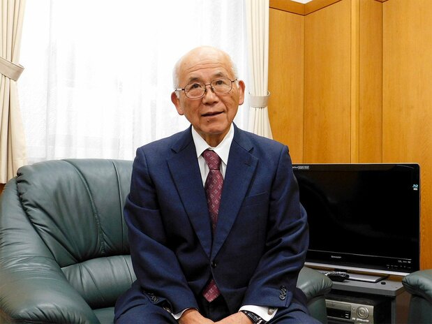 インタビューに応じる元宮内庁長官の羽毛田信吾氏=2024年2月22日、東京都港区(撮影:ニッポンドットコム編集部)