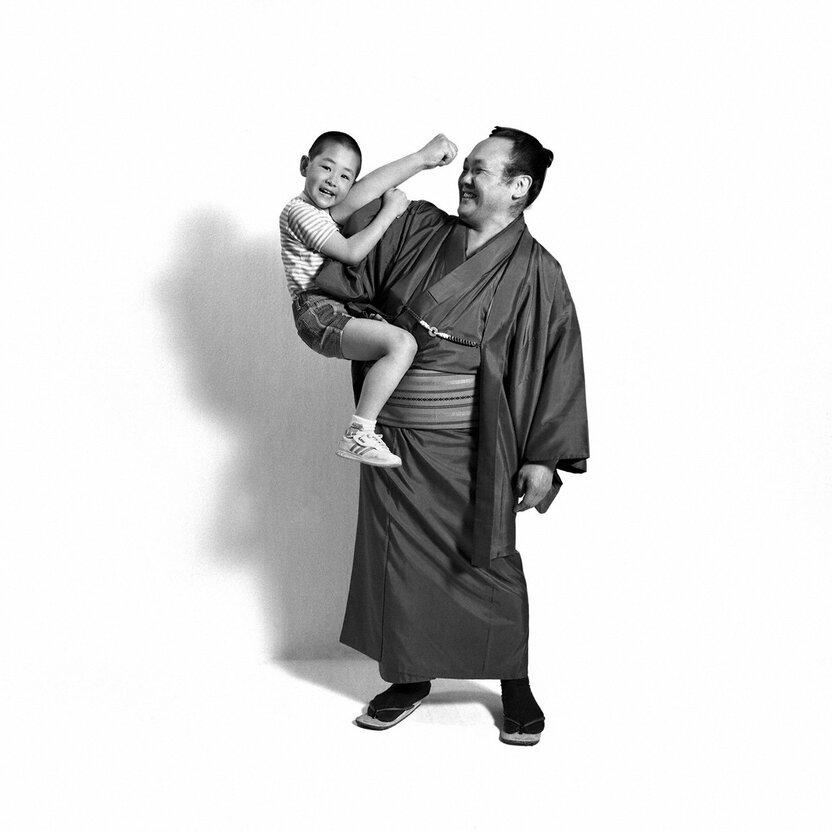 Parent: Kida Mitsunari, former sumō wrestler and restaurant owner. Child: Kida Tsuyoshi, preschool student and future sumō wrestler.