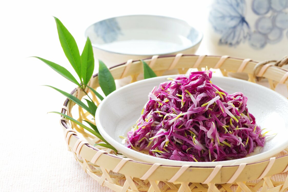 Kikka no ohitashi, un plat de chrysanthèmes blanchis à la texture croquante