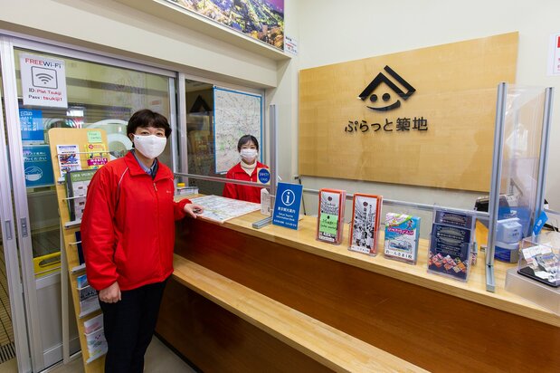 筑地场外的路有点复杂,建议先去服务台索取地图。左边为山崎