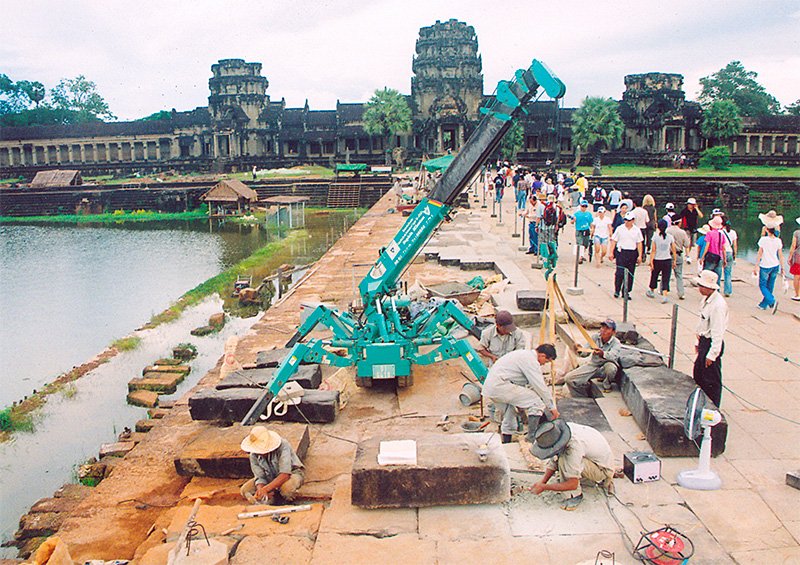 Première tranche de travaux sur la Chaussée ouest d’Angkor Vat (photo : université Sophia)
