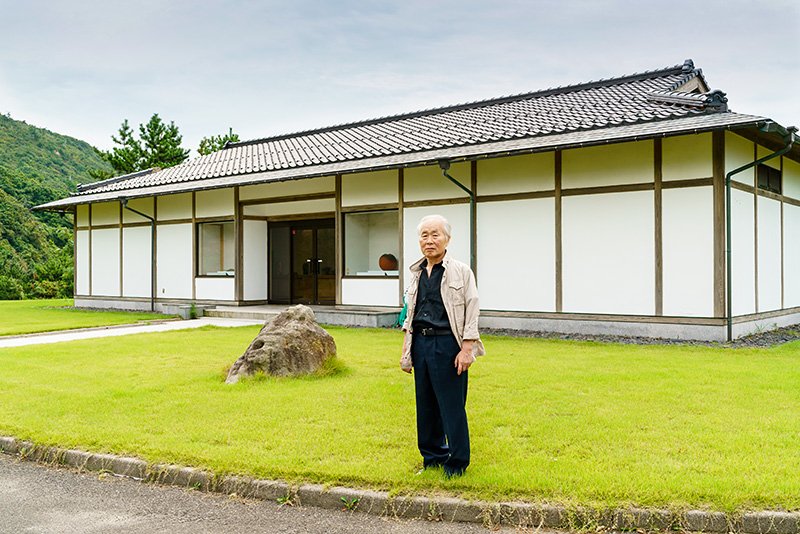 作品馆建在俯瞰日本海的高地上