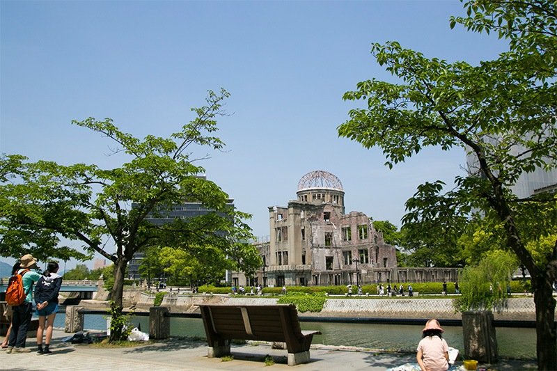 原爆ドームと相生橋（写真左端）　撮影＝草野 清一郎