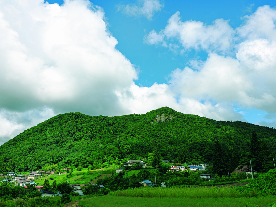 位于岩手县二户郡的鸟越山（图片：在本弥生）