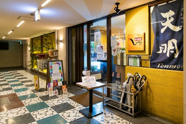 第1号店の「居酒屋しのや 郡山駅前店」（郡山市駅前２丁目）の外観
