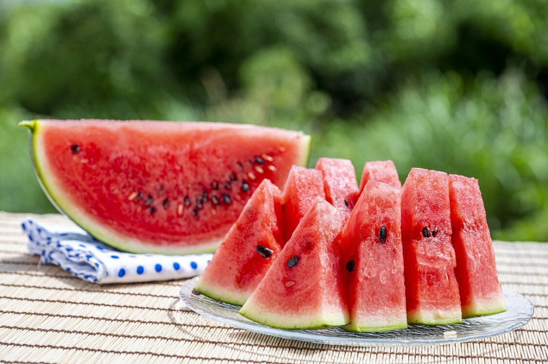 Watermelon, the taste of summer. (© Pixta)