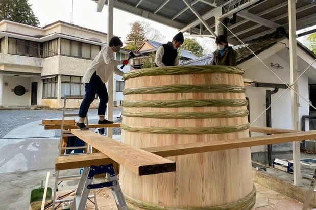 全国的に大きな木桶を作る職人が減っていることもあり、木桶の自作を開始した　提供：仁井田本家