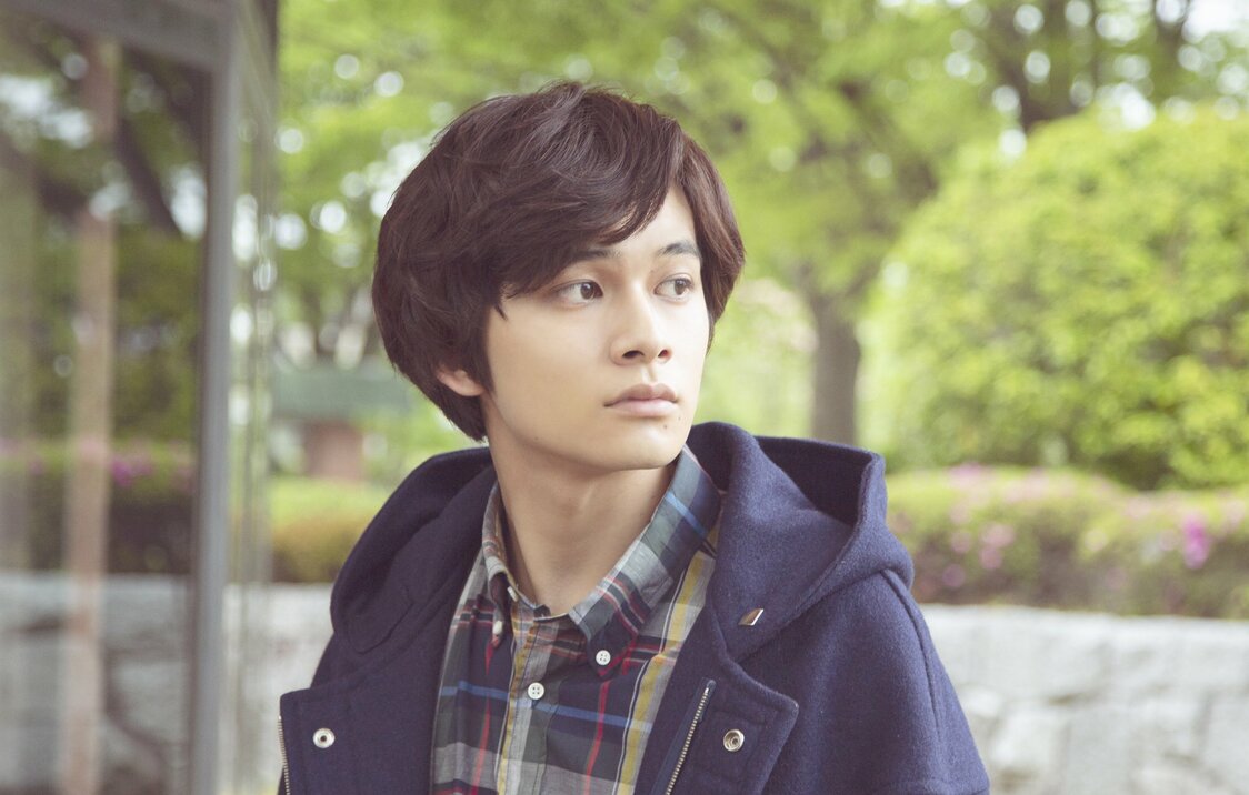 北村匠海演じる長谷川家の次男、薫。映画ではストーリーテラーの役割　©西加奈子／小学館 ©2020 「さくら」製作委員会