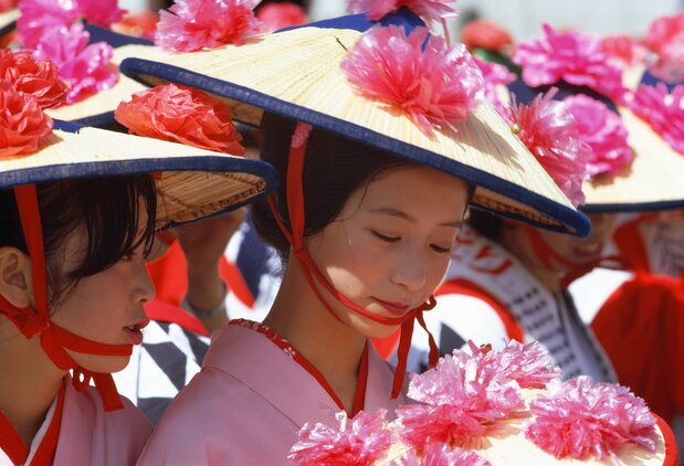 The Obanazawa Hanagasa Matsuri takes place in Obanazawa, home of the Hanagasa Matsuri held on August 27–28. (© Haga Library)