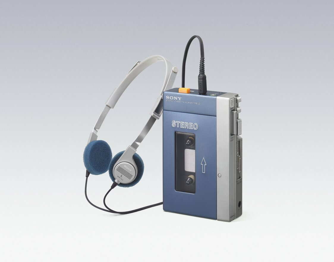Первый Walkman TPS-L2 стоил 33 000 йен
