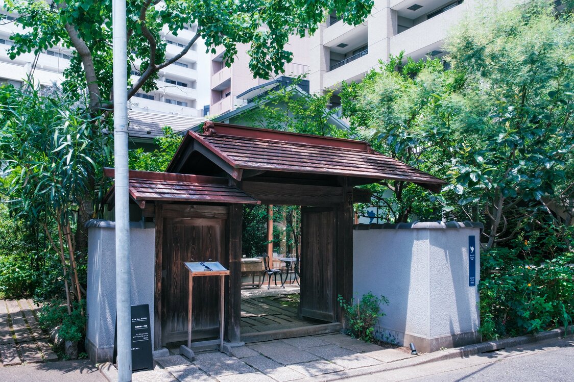 咖啡館地處高樓環繞的「峽谷」當中，是當之無愧的都市綠洲