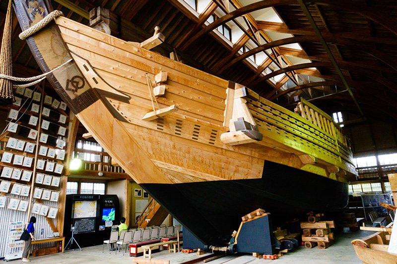 Reconstrucción del Hakusan-maru, un sengokubune (antiguo carguero de gran tonelaje), en el Museo Etnográfico de Ogi, Isla de Sado.