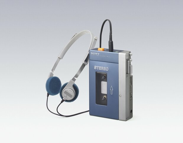 Первый Walkman TPS-L2 стоил 33 000 йен