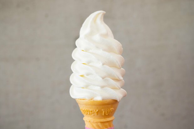 Helado de queso camembert elaborado con leche de la región de Higashimokoto.