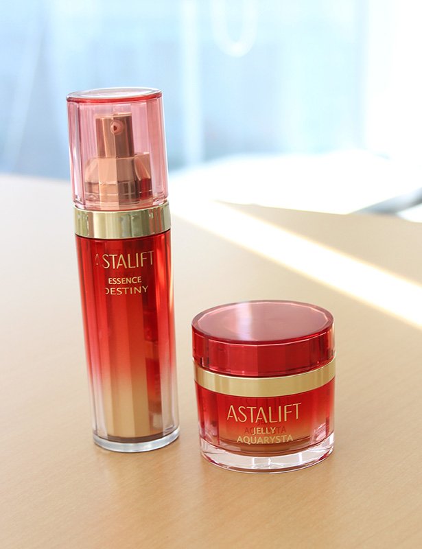 Два уникальных продукта из серии Astralift – Essence Destiny (слева) и Jelly Aquarysta