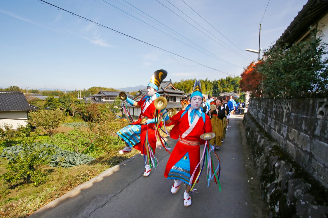 全体居民一道将神灵送走