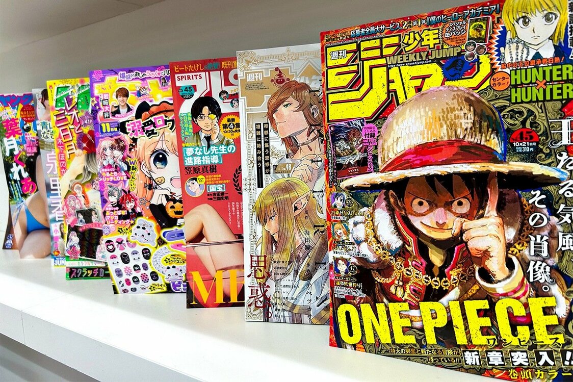 书店里依然摆满了各类纸质漫画杂志，但销量却一直在下降（图片：nippon.com日本网 编辑部）