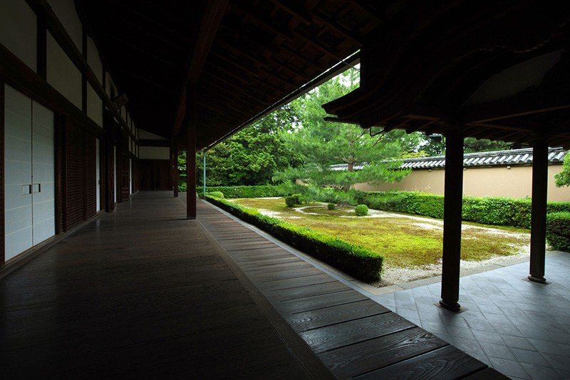 El jardín sur del salón principal.